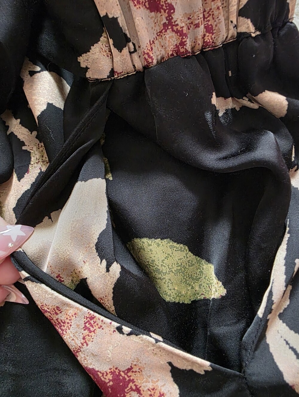 Aritzia Black Floral Wide Leg Crops - Picture 5 of 7